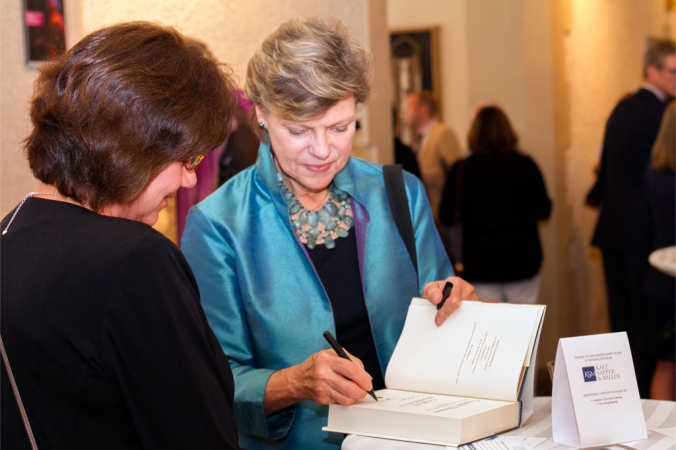 NPR's Cokie Roberts signs a copy of her book for INner Circle donors during an exclusive reception