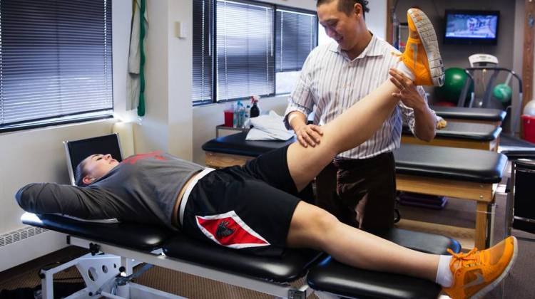 Pediatricians Say Training Can Help Teens Avoid Knee Injuries