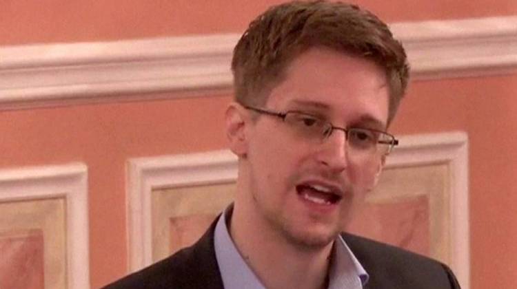 Snowden Says He Ditched Classified Docs, Before Fleeing To Russia