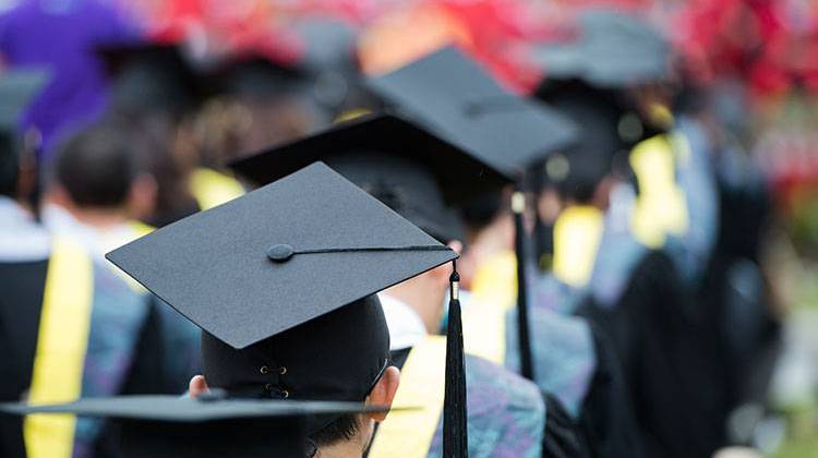 Report: Third Of Indiana Students Graduate 4-Year College On Time