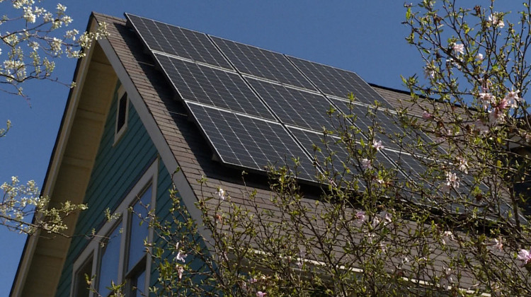 With so much support, who wants to phase out rooftop solar incentives? Answer: Indiana utilities