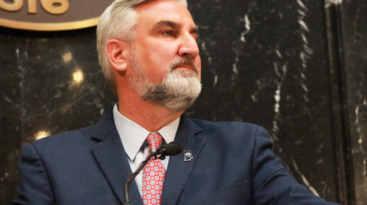 Holcomb pens op-ed urging Congress to allow states to sponsor immigrants