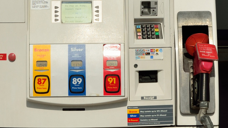 Holcomb Vetoes Bill Requiring Label On E15 Gasoline