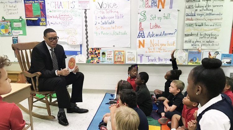 IPS Superintendent Lewis Ferebee reads to students.  - WFYI News