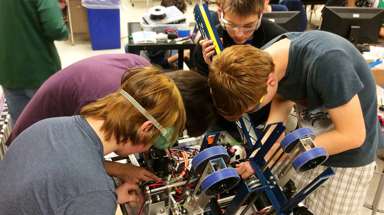 Robotics bill expands school grant eligibility, widens what funds can be used for