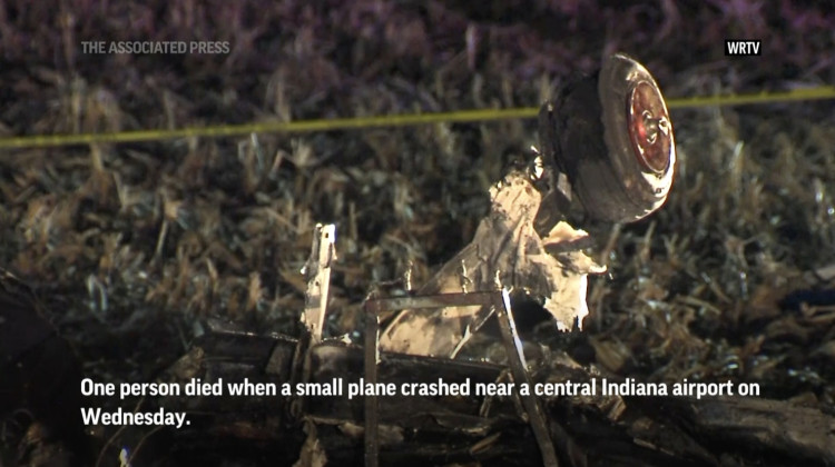 Pilot killed when small plane crashes near central Indiana airport