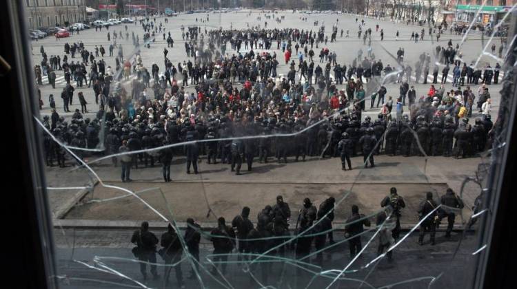 Ukraine Forcibly Removes Kharkiv Protesters; Other Standoffs Continue