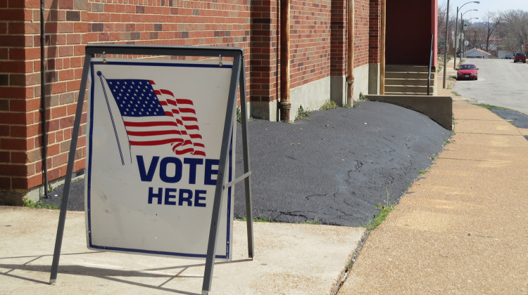 There's not enough poll workers for Indiana's November election