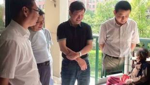 Someone In Central China Really Stinks At Photoshop
