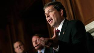 Health Law Glitches Have At-Risk Democrats Favoring Delay