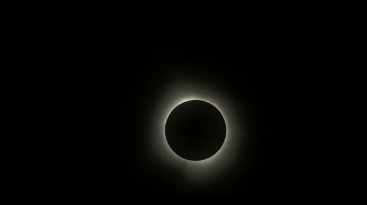 4 minutes of total eclipse totality in 8 seconds