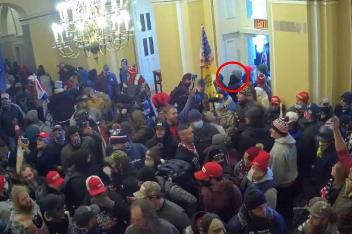 Screenshot of Capitol surveillance footage showing Matthew Huttle (red circle) entering the Capitol building. (From sentencing agreement)