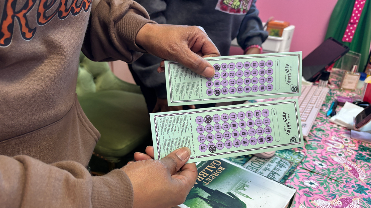 Thirty-six bookstores participated across the city. Visitors got a special bookmark stamped by each store, which served as entries into a grand prize drawing.