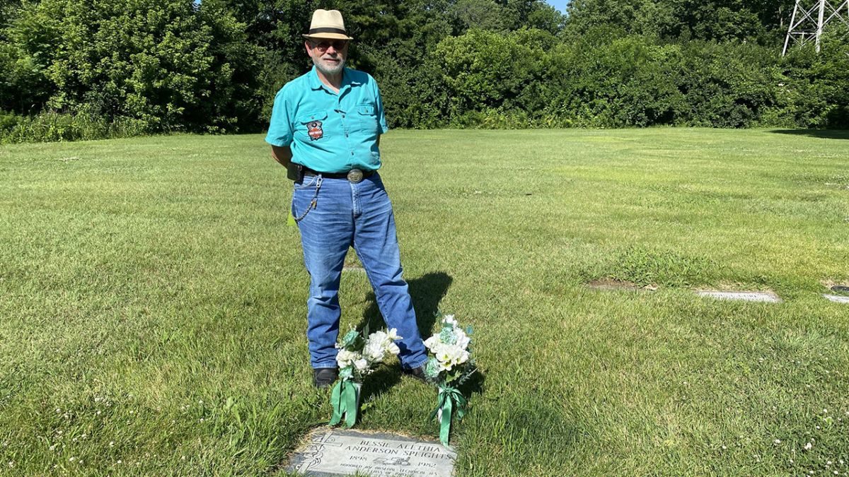 Randy Wilson persuaded his graduating class from Arsenal Tech High School that for its 50th reunion, it should place a marker on Bessie Aletha Anderson Speights’ grave.