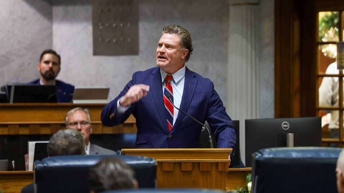 Sen. Chris Garten (R-Charlestown) spoke in support of passing the new congressional map, pointing to other states in the country where Democrats control every district.