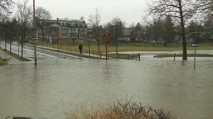 The flooded intersection of 6th Street and Indiana Ave. in Bloomington on Feb. 7. - Steve Burns/WTIU