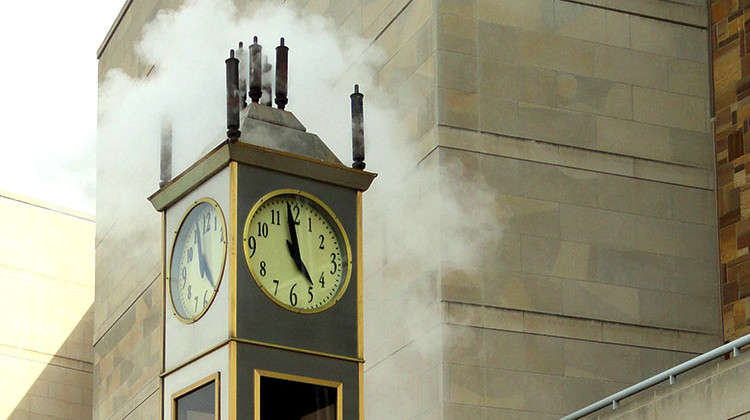 The Indiana Steam Clock is linked to an Indianapolis steam line and designed to whistle the song "Back Home Again in Indiana" at the top of every hour, with shorter verses played every quarter-hour. - Daderot/CC-0