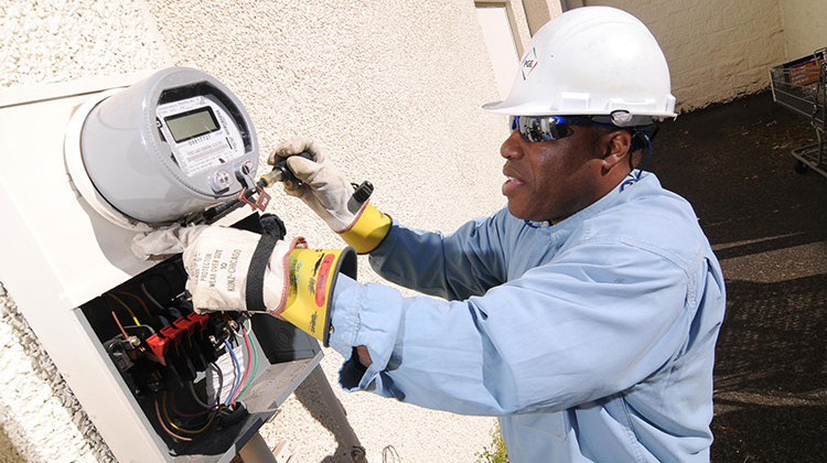 Installing a smart meter in Portland, Oregon, 2009.  - Portland General Electric/Flickr