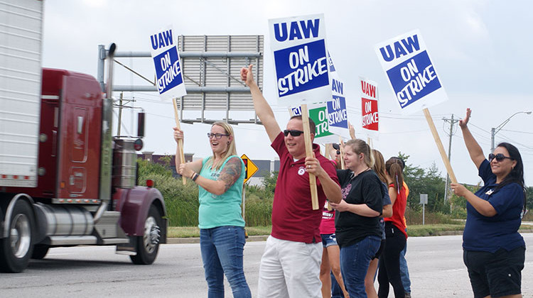 FILE - In this Sept. 16, 2019 photo, union members picket outside a General Motors facility in Fort Wayne, Indiana. The strike against GM by United Auto Workers entered its second week on Monday. - FILE PHOTO: Samantha Horton/IPB News