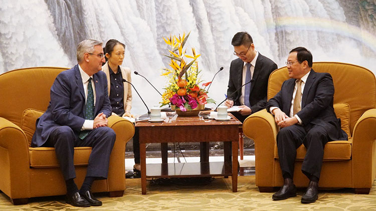 Gov. Eric Holcomb and the Indiana delegation met with Shanghai Party Secretary Li Qiang . - Indiana Economic Development Corp.