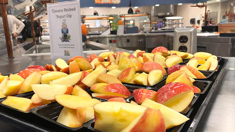 Slices of apples from a local orchard are set out for students at Franklin Community High School. - Brock Turner/WFIU-WTIU News