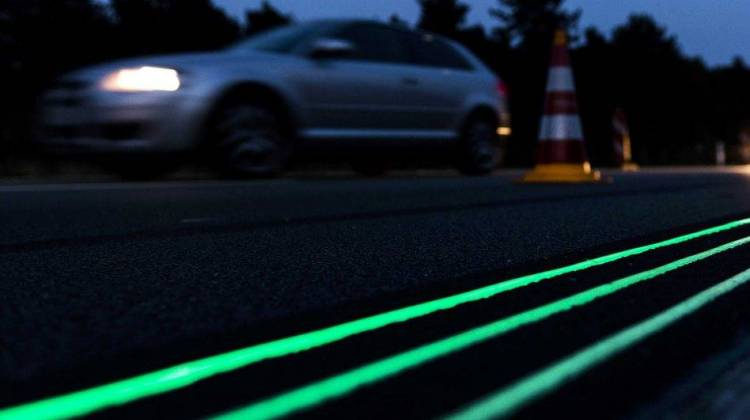 Dutch Test Glow-In-The-Dark Road Of The Future