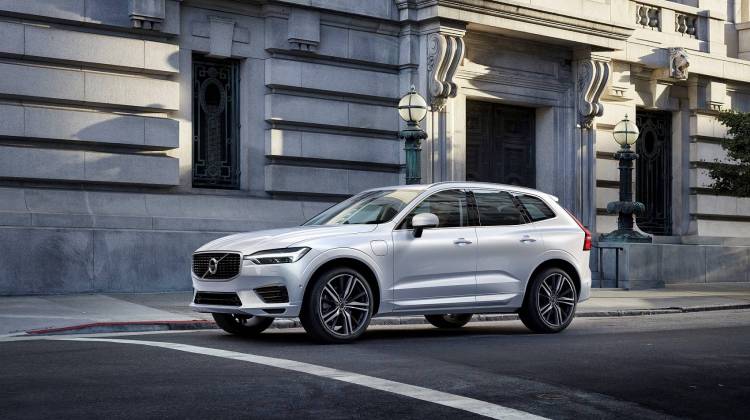 Volvo XC60 Inscription Drives Through The Night