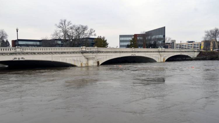 The bridge where Jefferson Boulevard crosses the St. Joseph River in South Bend sits just above the waterline on Thursday, Feb. 22. - Jennifer Weingart/WVPE
