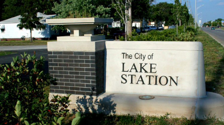 The city sign for Lake Station, 2008. - Wikimedia Commons