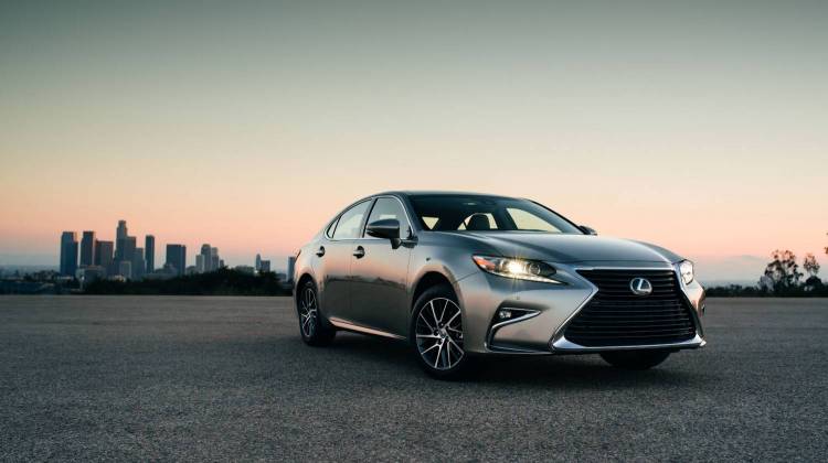 Lexus ES350 Is Like A Toyota Camry After Winning The Lottery