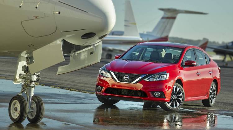 Nissan Sentra SR Blends Sport, Luxury