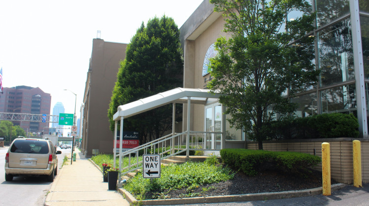 For people leaving incarceration, a new path to healthcare starts in an Indianapolis parking lot