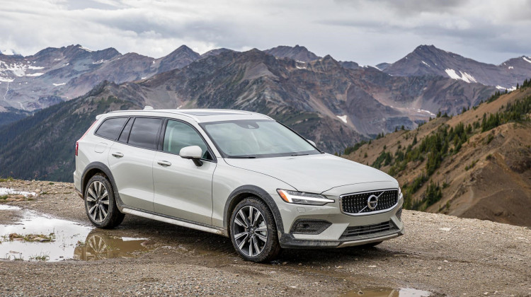 2020 Volvo V60 Cross Country Makes Friends By Bucking Crossover Trend