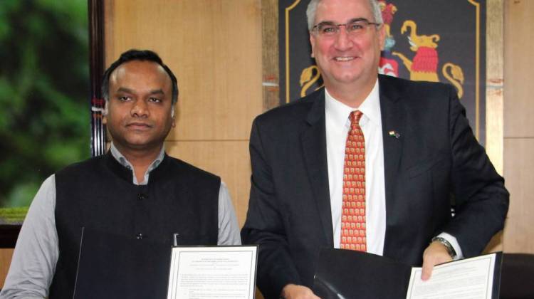 Gov. Eric Holcomb and Karnataka’s Information Technology Minister Priyank Kharge sign a memorandum of understanding in Bangalore. - Photo courtesy of IEDC