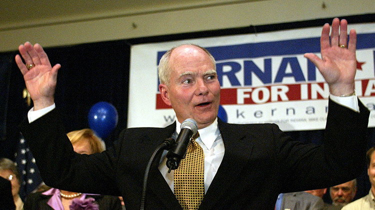 FILE - In this Tuesday, Nov. 2, 2004, file photo, Indiana Gov. Joe Kernan acknowledges the applause of supporters as he concedes to Republican challenger Mitch Daniels in the race for governor in Indianapolis. Kernan has died at age 74. His governor's office chief of staff says Kernan died early Wednesday, July 29, 2020 at a South Bend health care facility. - AP Photo/Michael Conroy, File