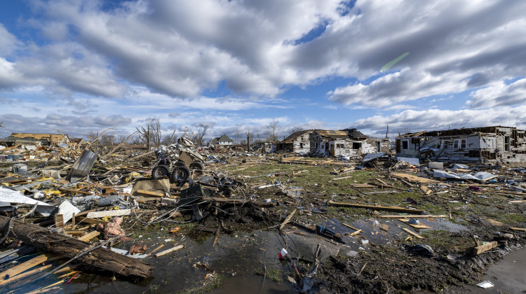 At least 18 dead after tornadoes rake US Midwest, South