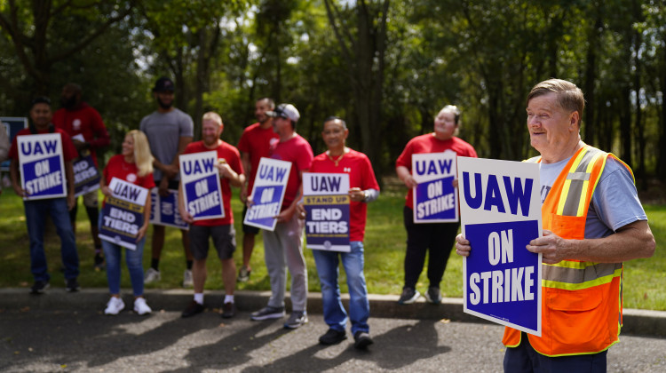 United Auto Workers members and supporters picket outside a General Motors facility in Langhorne, Pa., Friday, Sept. 22, 2023. The United Auto Workers expanded its strike against major automakers Friday, walking out of 38 General Motors and Stellantis parts distribution centers in 20 states. - AP Photo/Matt Rourke