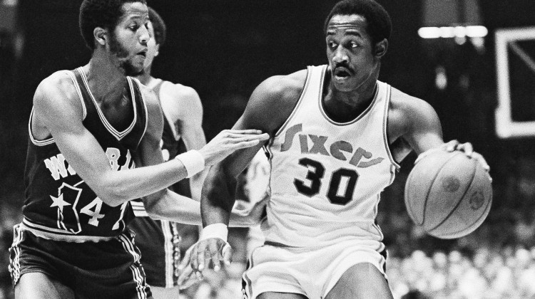 Golden State Warriors Jamaal Wilkes (41) tries to keep 76ers forward George McGinnis (30) from getting closer to the basket during the first half of NBA game on Tuesday, Nov. 25, 1975 in Philadelphia. - AP Photo / Rusty Kennedy, File