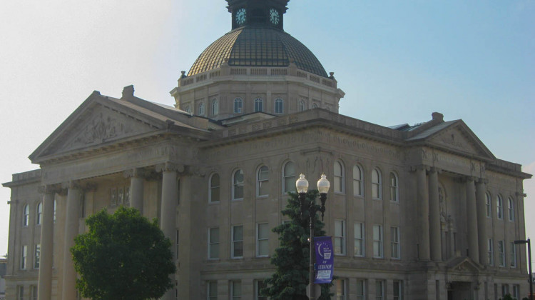 The Boone County courthouse in Lebanon. - Wikimedia Commons