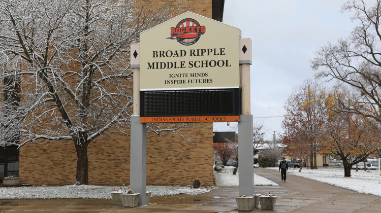 IPS students leave for Washington Township following rocky Broad Ripple Middle School opening