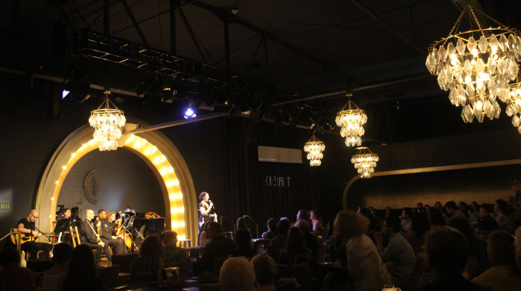 Co-producer Cara Berg Raunick addresses the 5 p.m. fundraiser performance of "Spring Awakening" at The Cabaret Saturday, August 13, 2022. - Emilie Syberg/WFYI News