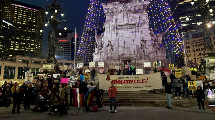 Hundreds rally in Indianapolis after fatal ICE shooting in Minneapolis