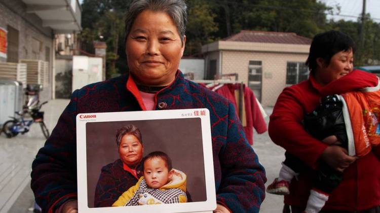 For Working-Class Chinese, 'Picture Day' Is A Rare Treat