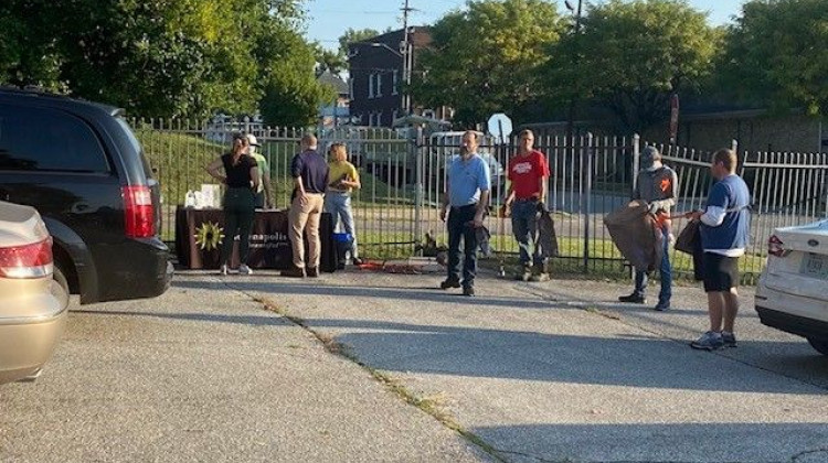 Department of Business and Neighborhood Services held its third neighborhood cleanup of the year. DBNS was joined by volunteers from Keep Indianapolis Beautiful (KIB), the Department of Metropolitan Development (DMD), as well as volunteers from around the community.