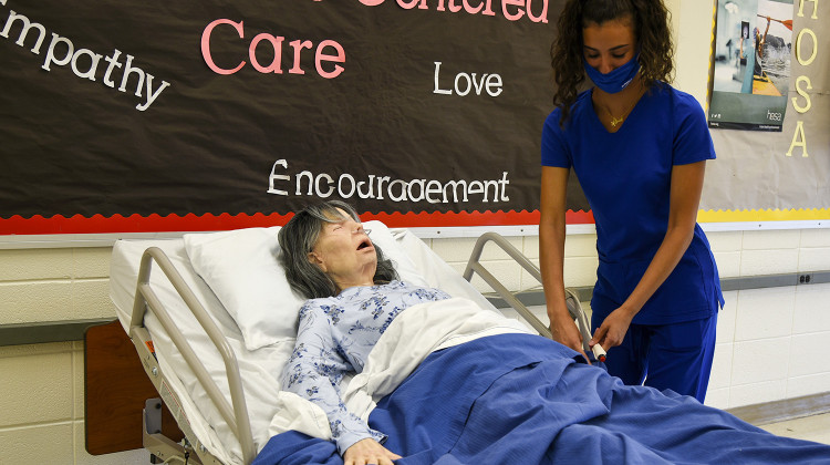 Indiana University School of Nursing inducts largest undergraduate class during nursing shortage