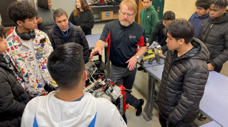 Cummins launches technical skills-training program at Arsenal Tech High School