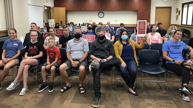 In Light Of Rising Quarantines, TSC Board Votes 6-1 To Mandate Masks