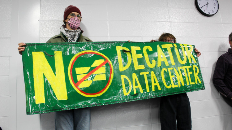 Tensions rise as hundreds crowd Decatur Township data center meeting