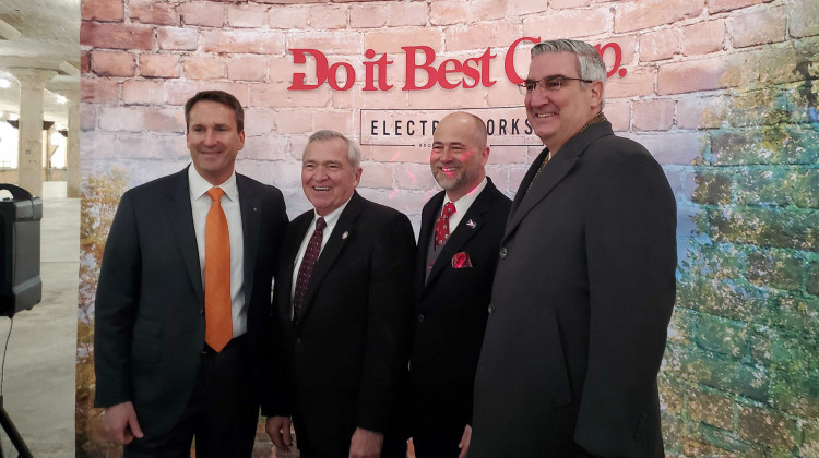 (Left to right) President and CEO Dan Starr, Fort Wayne Mayor Tom Henry, RTM Ventures partner Jeff Kingsbury and Gov. Eric Holcomb pose for a photo following the announcement. - Samantha Horton/IPB News