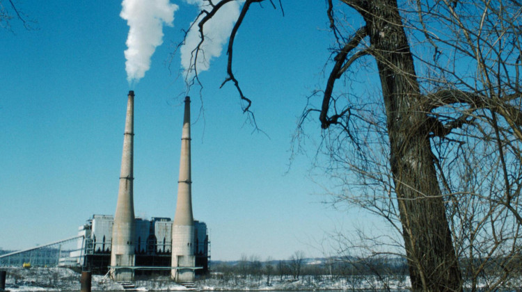 An old photo of the former R. Gallagher Generating Station seen from Shawnee Park in Louisville, Kentucky in 1988. - William Alden/Flickr